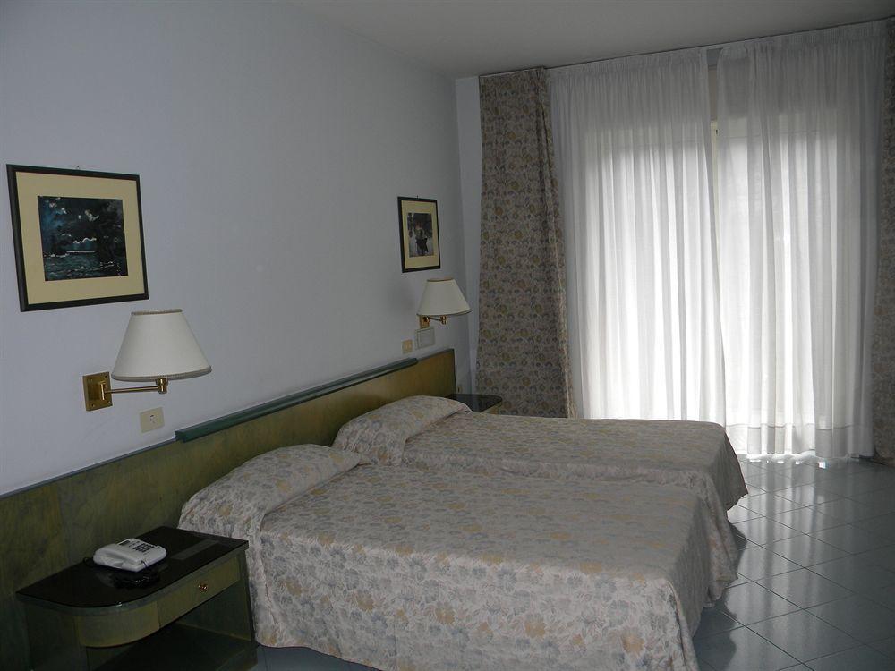 קסטלמרה די סטביה Hotel Dei Congressi מראה חיצוני תמונה